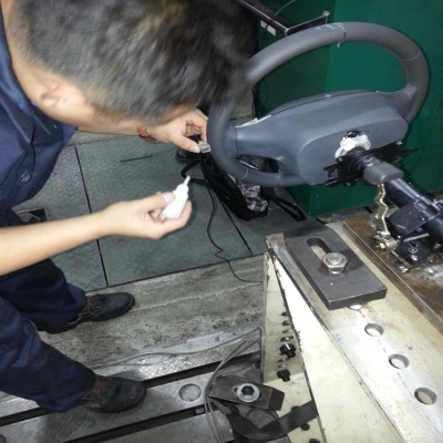 某汽車檢測中心應用我司系統檢測汽車方向盤固有頻率